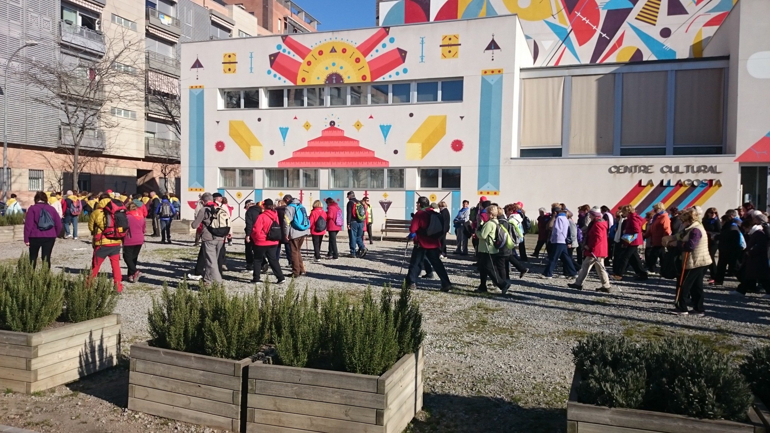 La passejada de la gent gran per la Llagosta i el seu entorn va aplegar 160 persones