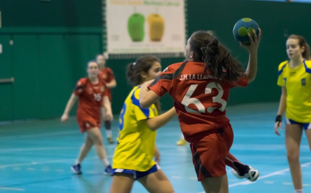 El Joventut Handbol promociona l'esport femení en el marc del Dia de les Dones