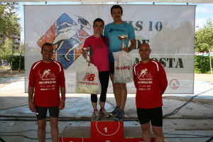 D'esquerra a dreta: l'alcalde, Alberto López; la millor atleta local femenina, Gemma Castilla; el millor atleta masculí local, Sergio Cabeza; i el regidor d'Esports, Jesus Ríos. 