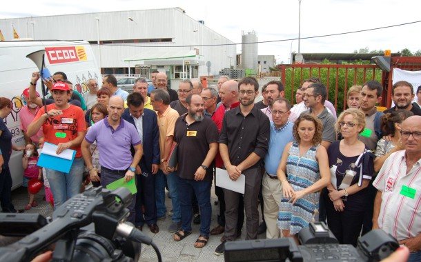 L'equip de govern assiteix a la concentració solidària de la plantilla de Valeo