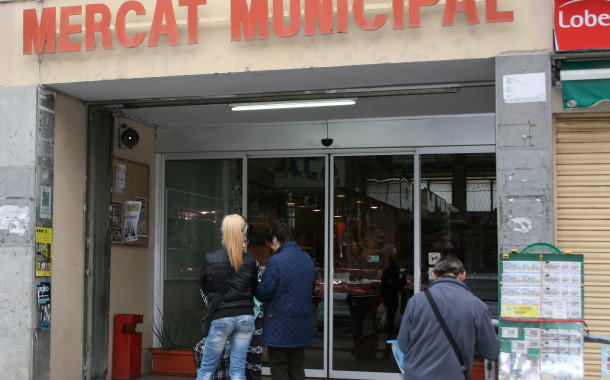 El Mercat Municipal vendrà loteria de Nadal i destinarà una part de la recaptació a una ONG local
