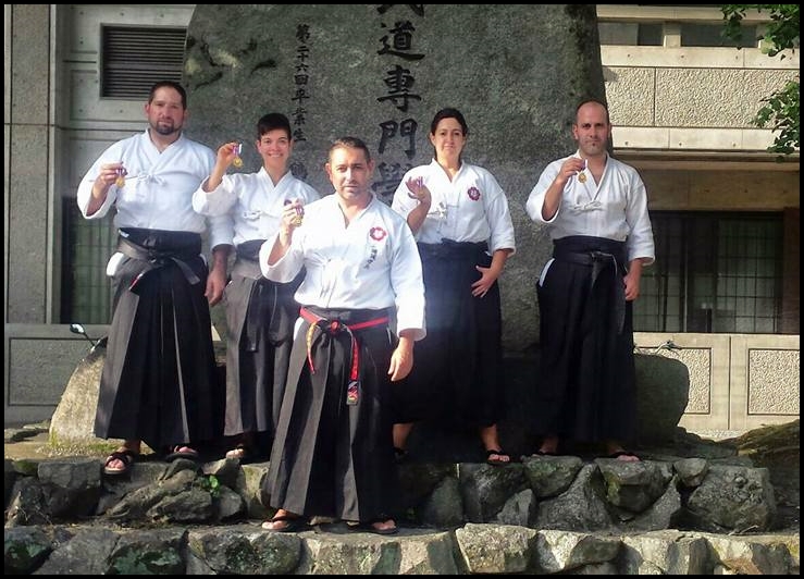 Cinc membres de l'Okinawa Team són condecorats al Japó