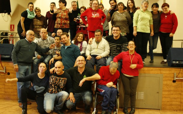 Les persones discapacitades d'Aspayfacos gaudeixen del seu dia a l'Asociación Rociera