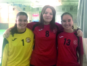 Aurea Pino, Karla García i Carla Canalejas. Foto: Joventut Handbol