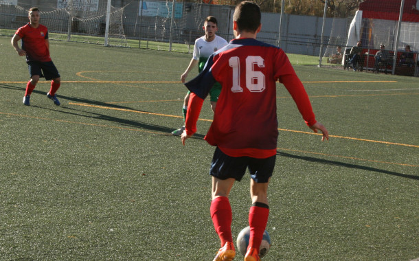 La Llagosta guanya l'Escola de Futbol Base de Sentmenat amb un gol de Sebi