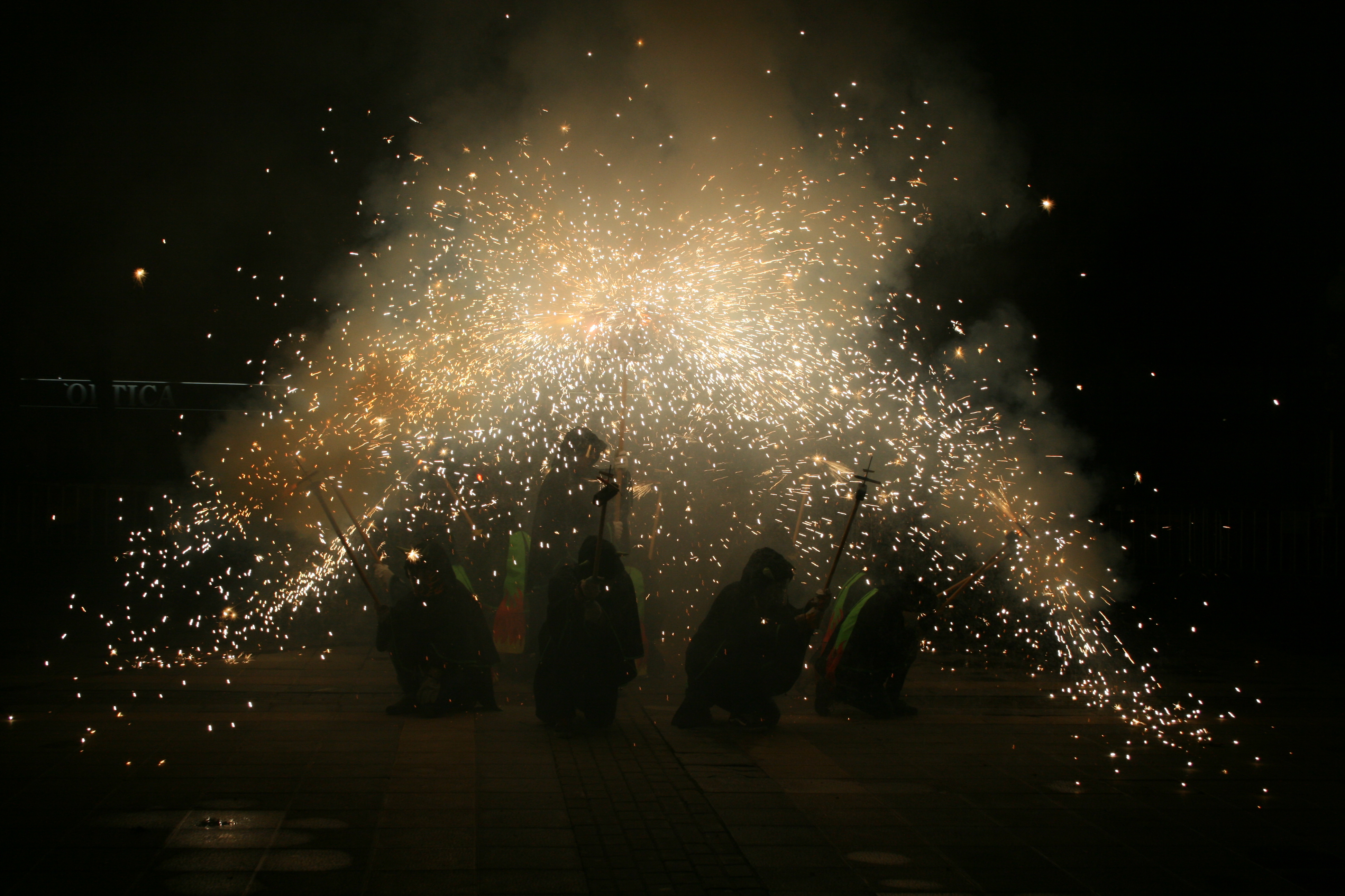 Foc i tabals per celebrar Sant Josep