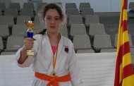 Sara Jiménez, de l'Escola Okinawa Team, es penja un bronze a Sabadell