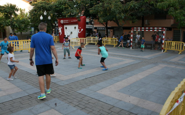 Una cinquantena d'infants participen a la primera jornada d'Esport al carrer