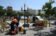 L'Ajuntament comença a reparar el terra de la plaça d'Antoni Baqué