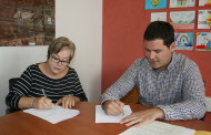L'Ajuntament signa un conveni amb Llagosta Language Center per oferir beques per estudiar anglès