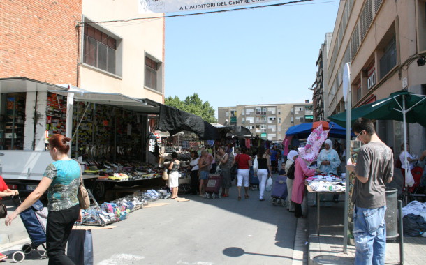 L'Ajuntament presenta als paradistes la nova distribució del mercat ambulant