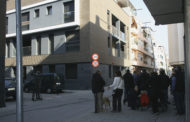 Els afectats per l'ocupació dels pisos del carrer de Sant Francesc s'han tornat a concentrar aquest matí