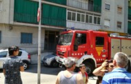Vuit persones ferides en l'extinció d'un foc en un pis a la plaça de Catalunya