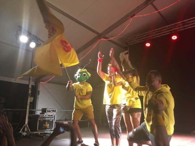 La colla dels Saltats guanya l'Engreskada en una Festa Major amb força participació