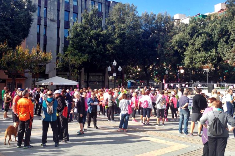 Unes 240 persones van participar ahir a la Caminada contra el càncer de mama