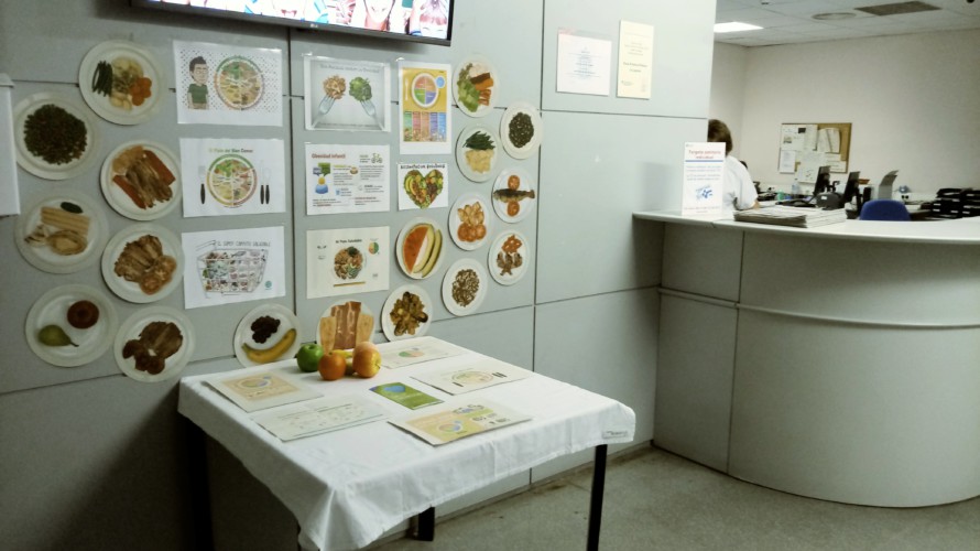 L'ambulatori de la Llagosta promou l'alimentació saludable amb una taula informativa