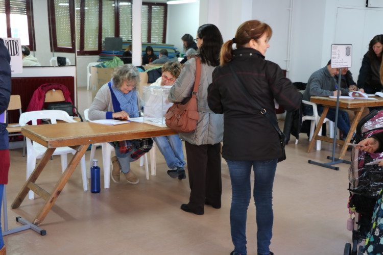 La participació a la Llagosta en les eleccions al Parlament era del 36,58% a la una del migdia