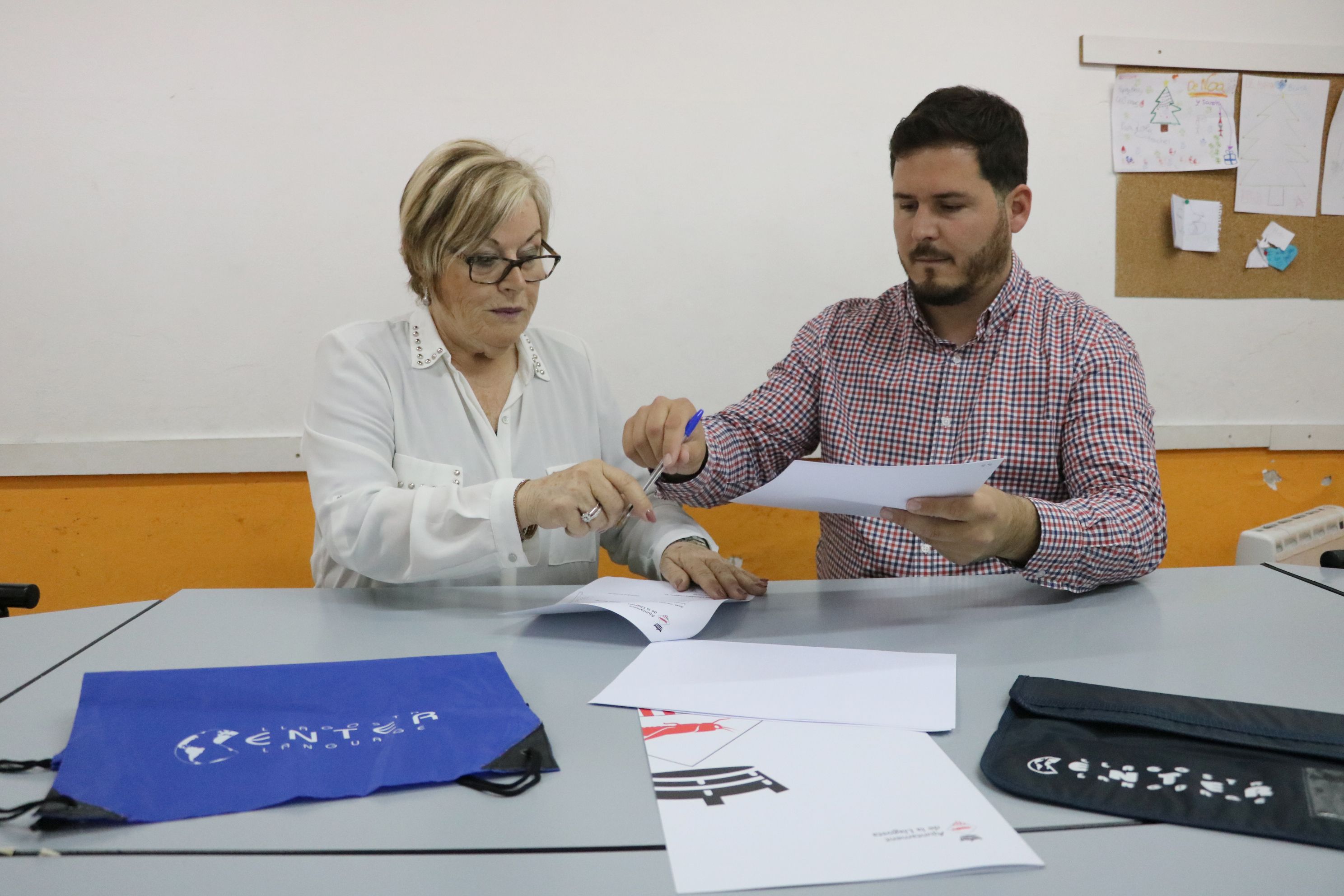 L'Ajuntament i Llagosta Language Center signen un nou conveni