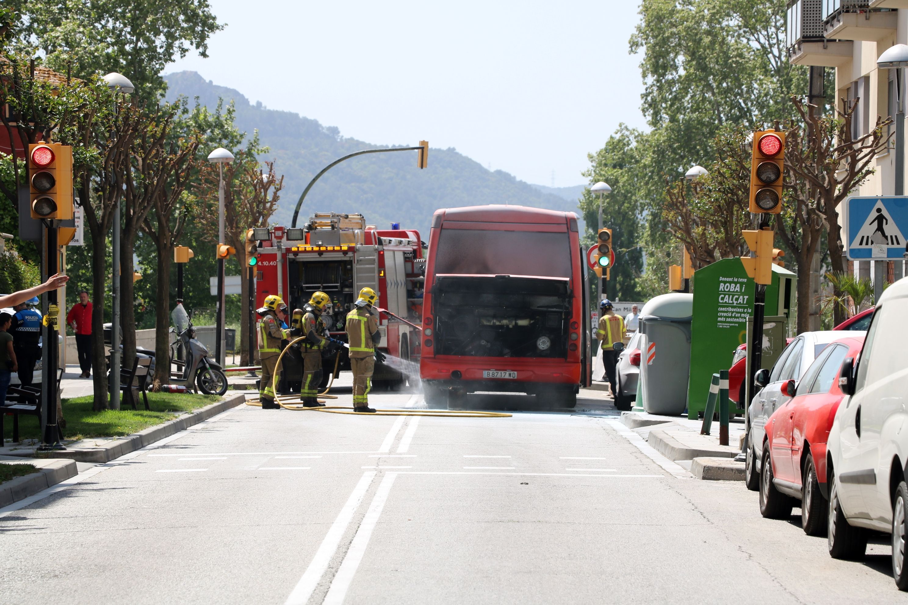 Un autobús de línia de l'empresa Sagalés pateix un incendi a la Llagosta