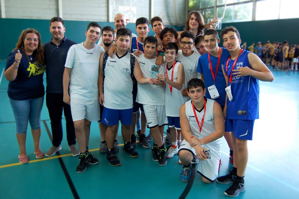 Sis equips participen al Torneig Vila la Llagosta de bàsquet