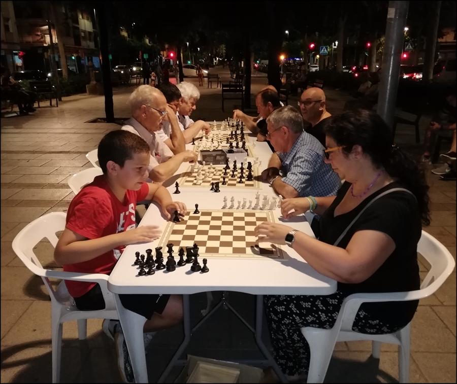 El Club Escacs Can Pelegrí organitza partides a la fresca