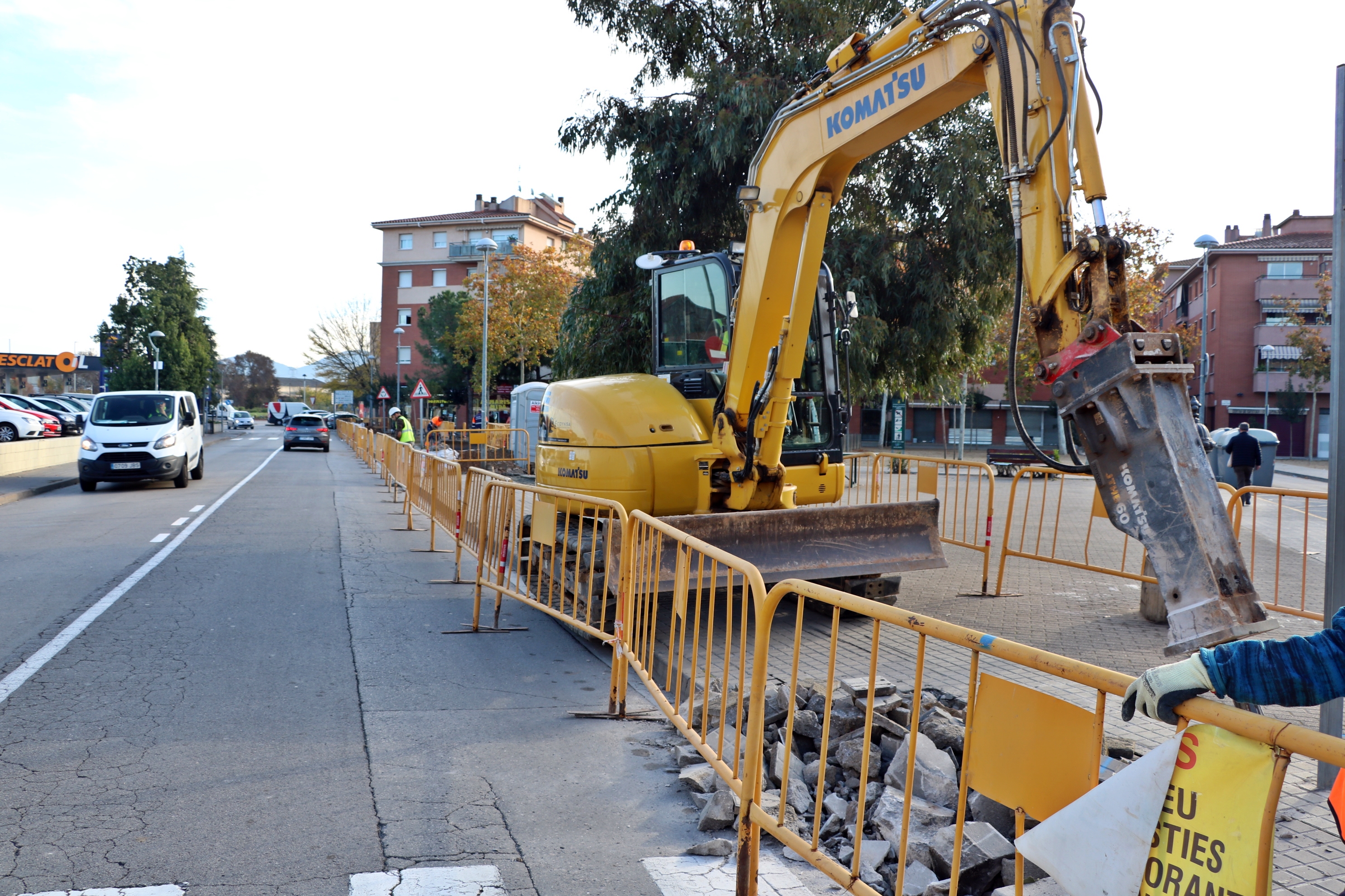 Comencen les obres per fer noves places d'aparcament al carrer de Joaquim Blume