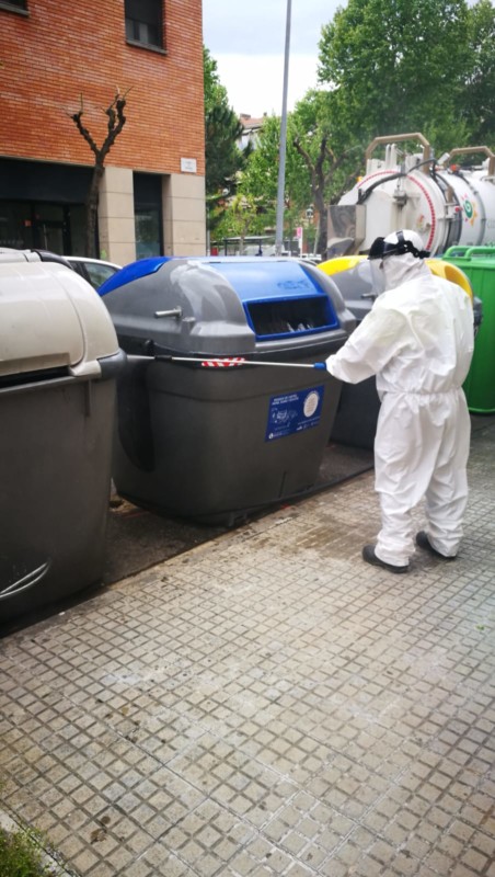 El Consorci de Residus desinfecta contenidors a la Llagosta