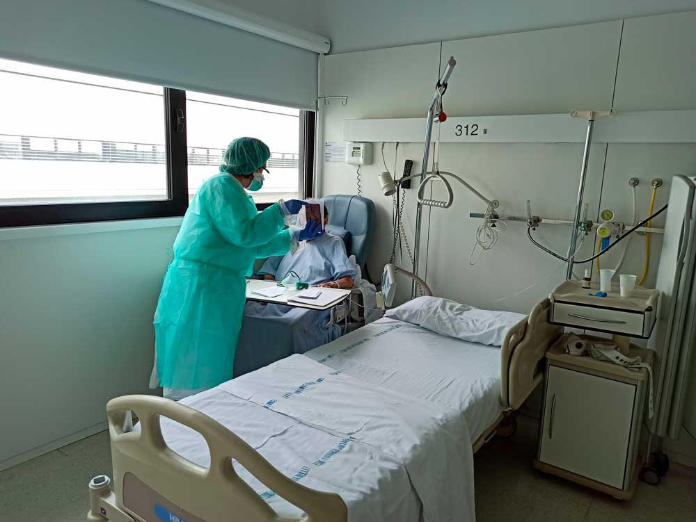 L'Hospital de Mollet facilita les videoconferències entre pacients de Covid-19 i  familiars